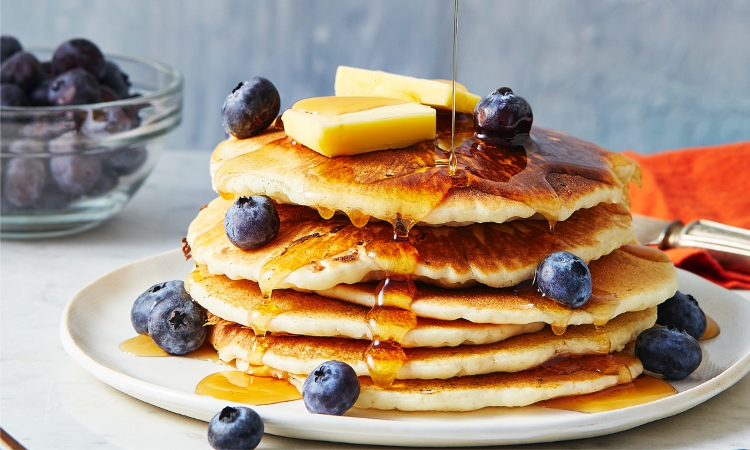 pancakes with blueberries 